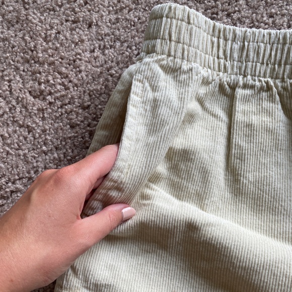 Ribbed Shorts - large - pockets! - Picture 2 of 4